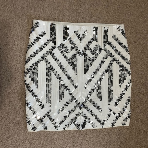 Express White Geometrical style sequin mini Skirt Size Small - Picture 2 of 7